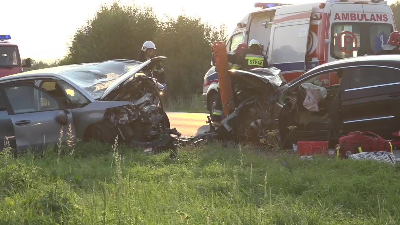 Zderzenie trzech aut na Pomorzu. Wśród ciężko rannych kobieta w ciąży