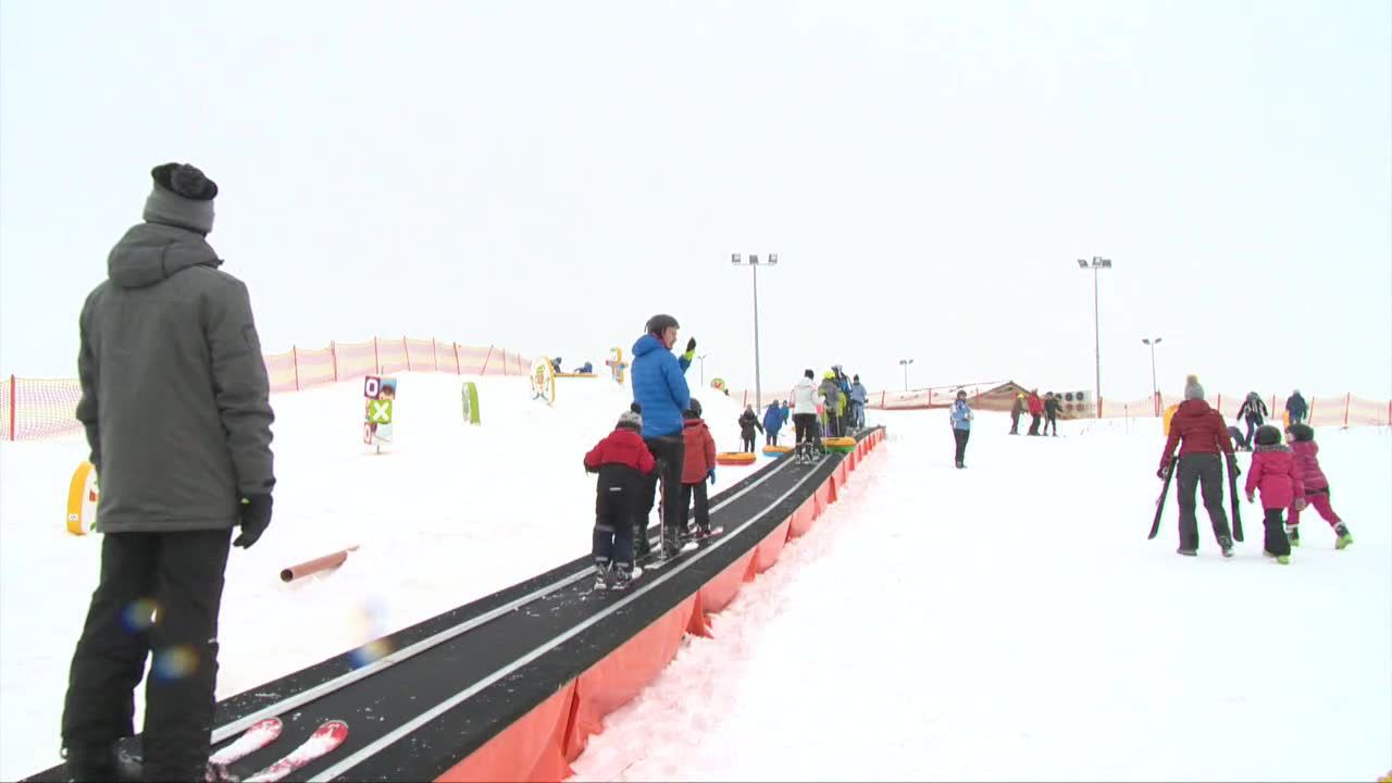 Mazury to nie tylko jeziora. W Kurzętniku funkcjonuje Kurza Góra – największy w północnej Polsce… ośrodek narciarski