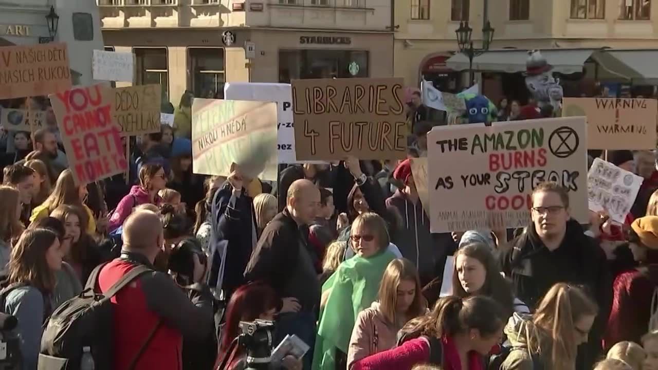 Czescy uczniowie protestowali w Pradze przeciwko zmianom klimatycznym