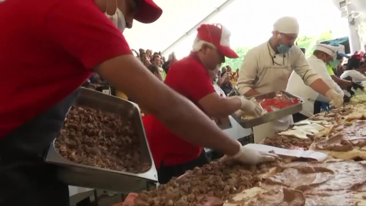 Rekordowa kanapka w Meksyku. Najdłuższa torta, czyli tradycyjna kanapka, mierzy 72 metry