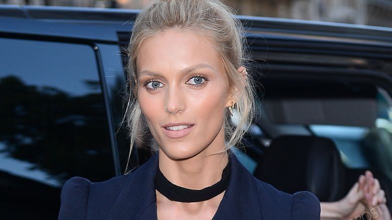 Anja Rubik w drodze na imprezę Vogue, fot. ONS