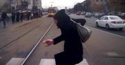 Odłóż smartfon i żyj. Genialna akcja tramwajów warszawskich