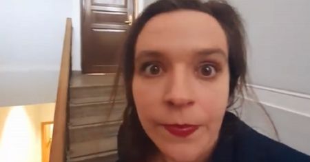 Klaudia Jachira "szuka" posłów PiS. Dostała zaskakującą odpowiedź