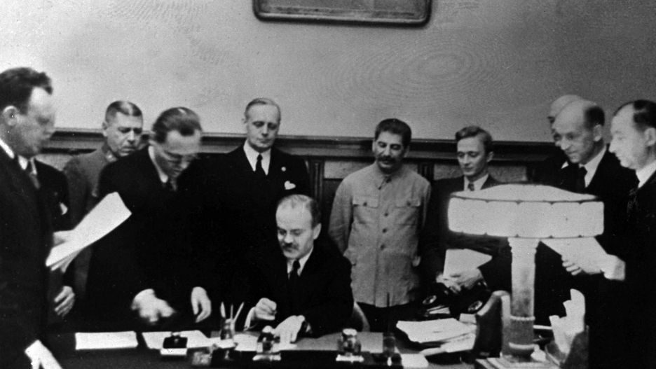 Podpisanie paktu Ribbentrop-Mołotow.