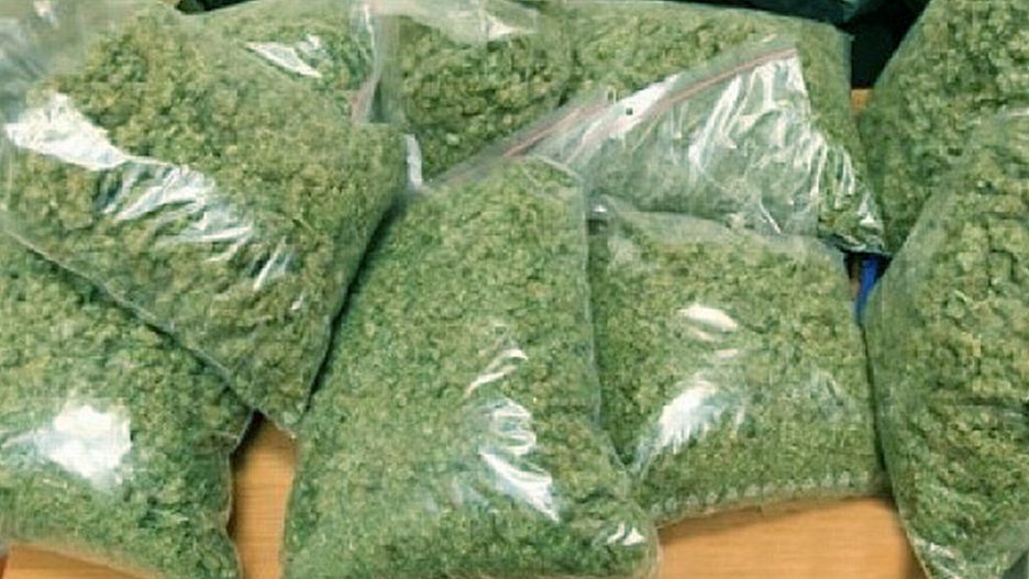 Część narkotyków zabezpieczonych przez warszawską policję.