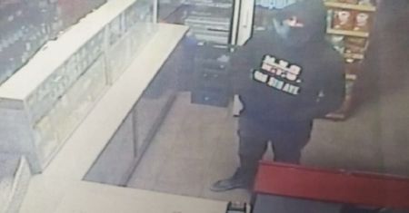 Chuligan napadł na sklep. Ukradł ptasie mleczko