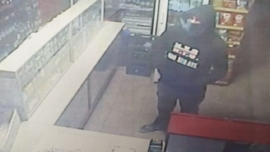 Zabrał ptasie mleczko i uciekł. Szuka go policja.