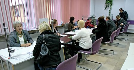 Polacy unikają przechodzenia na emeryturę w czerwcu. Nie opłaca się