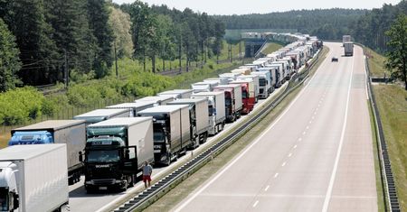 Gigantyczny korek na autostradzie A2. Ma około 20 kilometrów