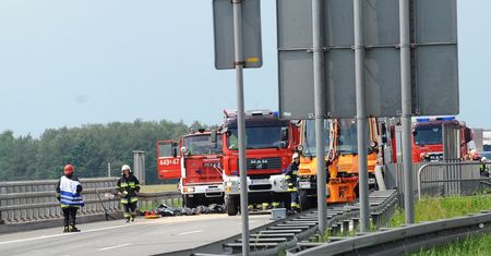 Karambol na autostradzie. Zderzyło się 8 samochodów