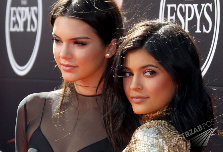 Kylie i Kendall Jenner w kampanii Balmain, fot. ONS