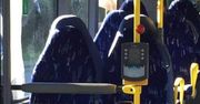 Wpadka narodowców. Pomylili puste siedzenia w autobusie z kobietami w burkach