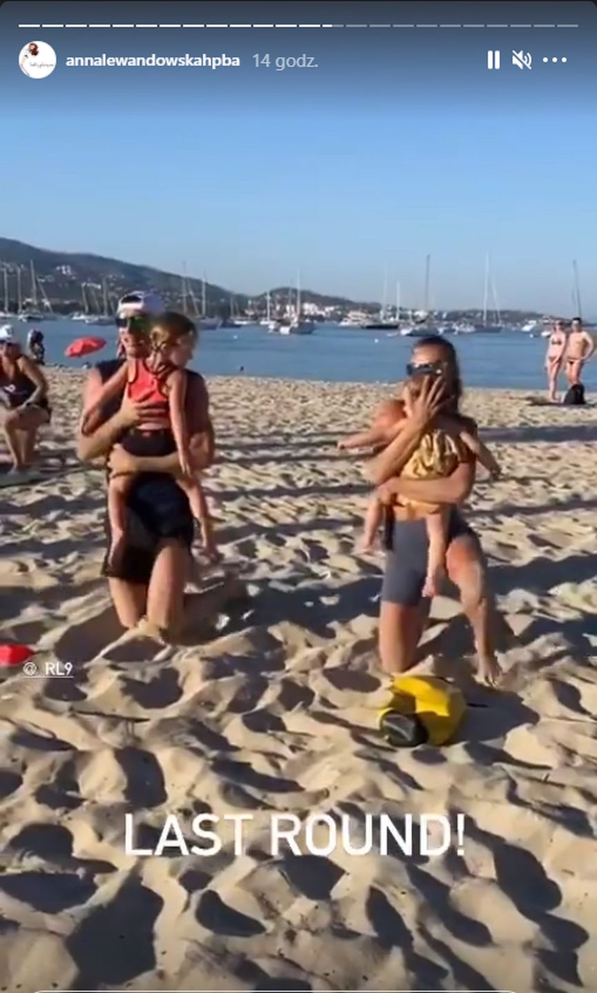 Anna i Robert Lewandowscy ćwiczą na plaży w Hiszpanii