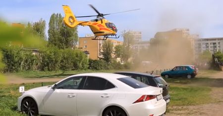 Ratowali ludzkie życie. Właściciel lexusa był oburzony, że zakurzyli mu auto