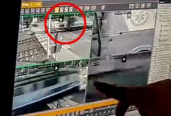 Pociąg zmiótł karetkę z torów w Puszczykowie. Pokazano dramatyczne nagranie