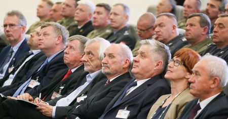 Tyle rządzący wydają na paliwo. Rekordzista ponad 22 tys. zł!