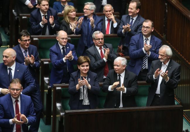 PiS nie ma z kim rywalizować? Nie wygrałaby z nim nawet koalicja PO-Nowoczesna