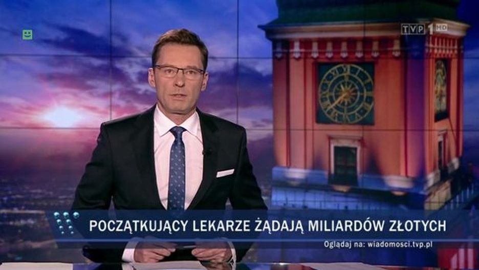 Paski na temat rezydentów wyświetlone w głównym wydaniu "Wiadomości TVP".