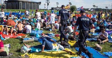 Cała prawda o pielgrzymkach. Co się dzieje po zachodzie słońca? Sprawdzamy mity