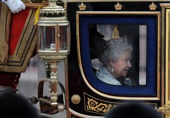 Elżbieta II przeciwko imigrantom z Rumunii i Bułgarii. Ograniczą ich prawa