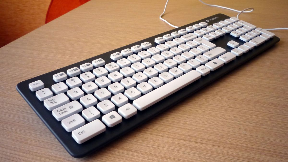 Klawiatura Logitech K310 kontra nerd – ona lubi się myć, a on... 1