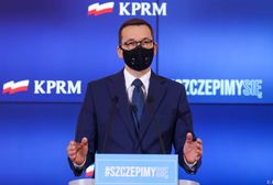 Szczepionka na COVID. Premier Mateusz Morawiecki na Okęciu