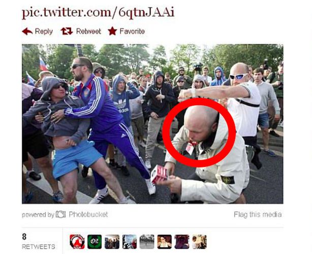 Dziennikarz Wojciech Mucha został poturbowany podczas zamieszek przed meczem Polska-Rosja (w roku 2012). Fot. Twitter