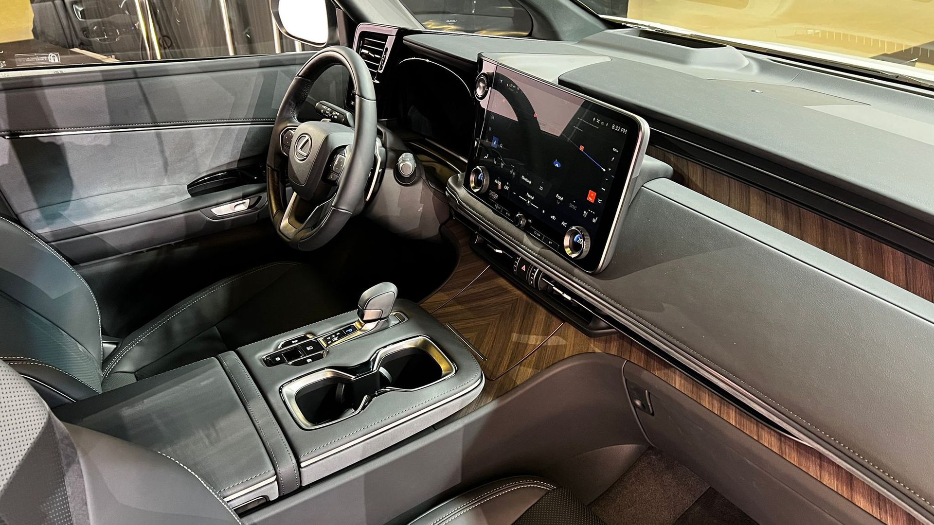 Lexus LM