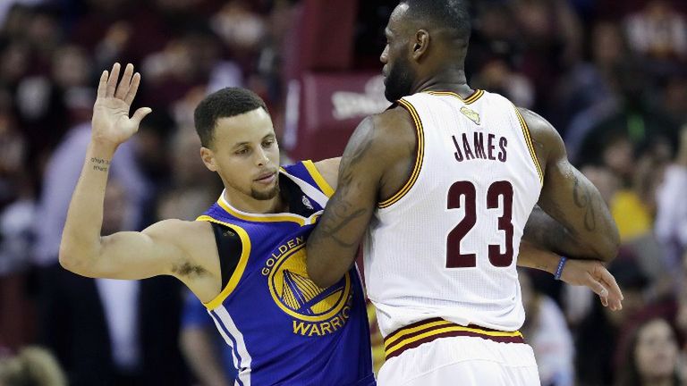 Zdjęcie okładkowe artykułu: AFP /  / Stephen Curry i LeBron James