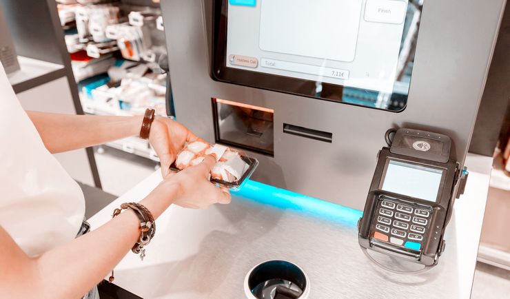 Kasa samoobsługowa. Zdjęcie ilustracyjne.