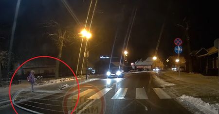 Dziecko chciało przejść przez pasy. Skandaliczne zachowanie kierowców