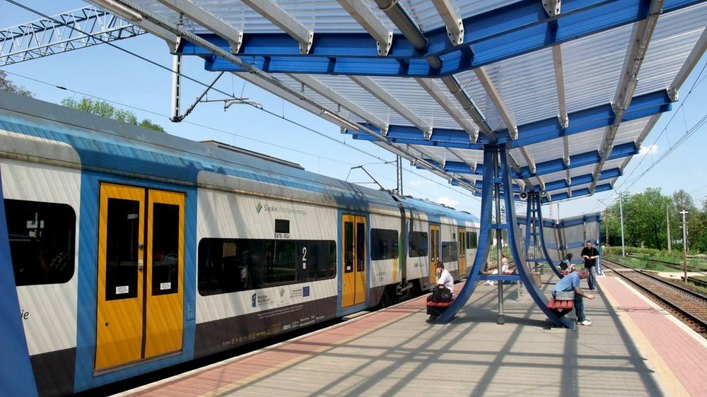 W wakacje między Wisłą a Ustroniem można za darmo podróżować pociągami Kolei Śląskich. Turystów uprawnia do tego książeczka rabatowa