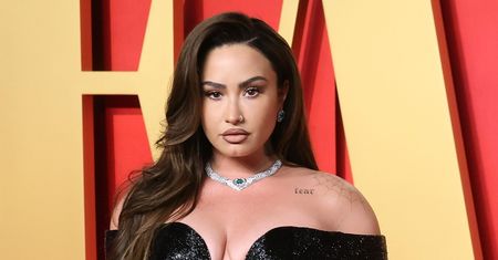 Demi Lovato pluska się w basenie, prezentując ODCHUDZONĄ sylwetkę