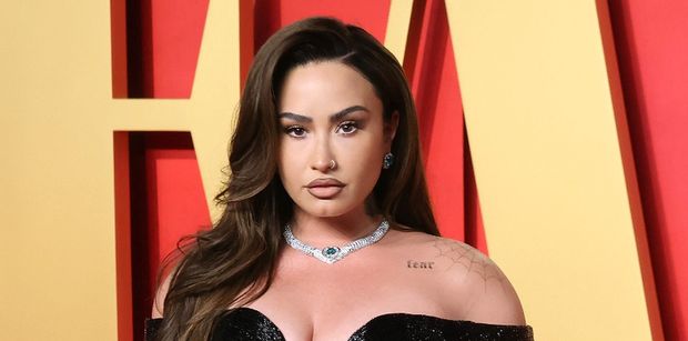 Demi Lovato pluska się w basenie, prezentując ODCHUDZONĄ sylwetkę