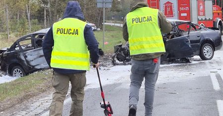 Pościg na DK58 koło Rucianego-Nidy. Dwie osoby nie żyją