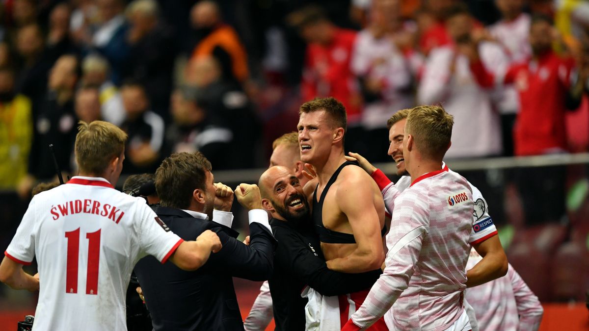 radość piłkarzy reprezentacji Polski po strzeleniu gola przez Damiana Szymańskiego (w środku)