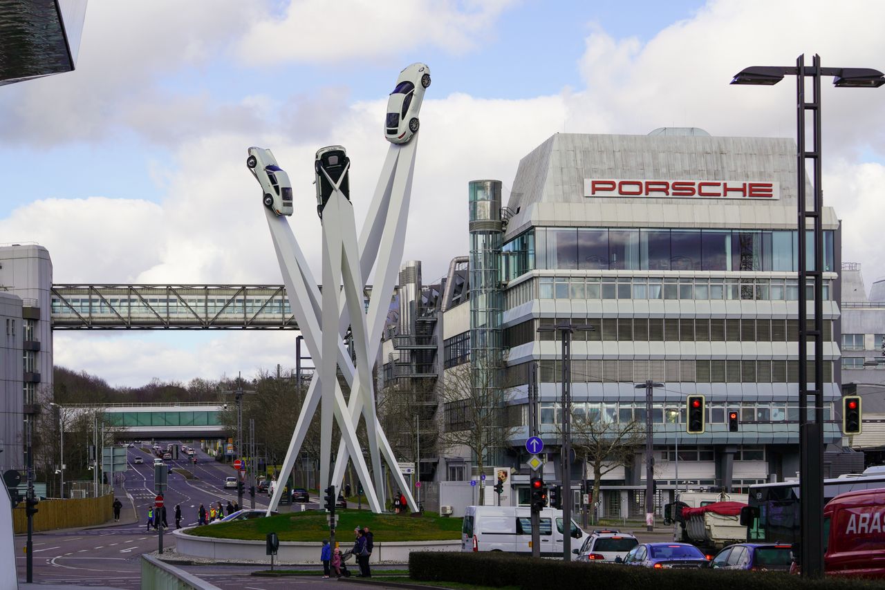 Porsche zwalnia tysiące pracowników. Gigant motoryzacyjny w kryzysie