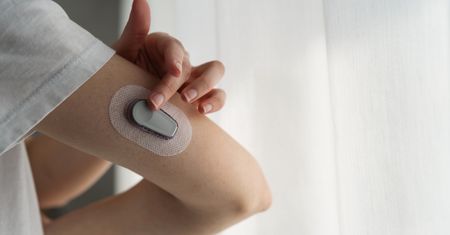 Nowe wytyczne dla diabetyków. CGM zalecane także przy jednej dawce insuliny