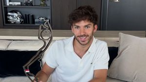 Puchar doręczony kurierem. Kierowca F1 doczekał się