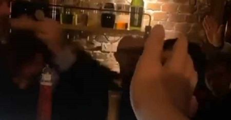 Polityk zaatakowany butelką. Drugi raz w ciągu miesiąca