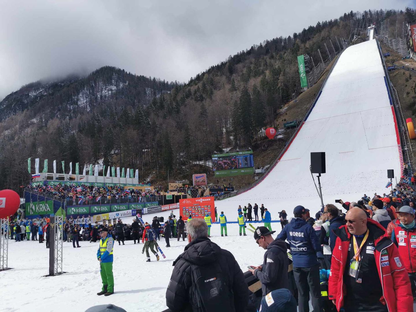 Atmosfera na pucharze w skokach w Planicy jest rewelacyjna