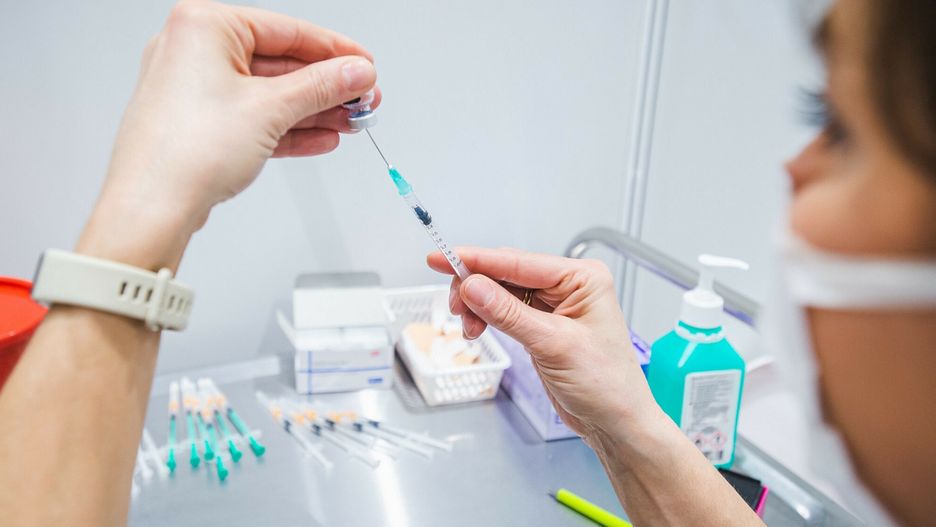 Więcej obostrzeń dla niezaszczepionych? Rada Medyczna popiera pomysł