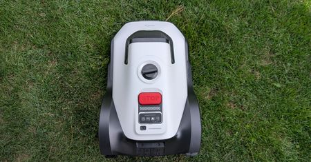 Bez kabli. Bez anten. Bez stresu? Sprawdzamy, co potrafi robot koszący Eufy C15