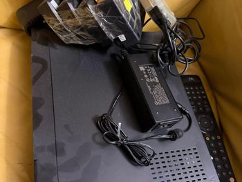 Warszawa: 35-latek zatrzymany za sharing. Mężczyzna nielegalnie udostępniał sygnał płatnych kanałów TV