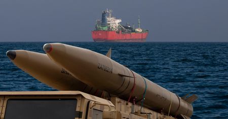 Iran zaatakował w cieśninie Ormuz. Rakiety uderzyły w dwa statki