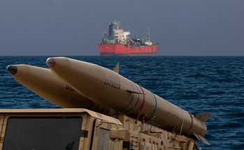 Iran zaatakował w cieśninie Ormuz. Rakiety uderzyły w dwa statki