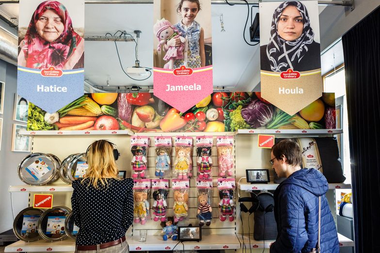 Zwyczajnie nadzwyczajna pomoc dla uchodźców. Przywraca godność i odrobinę normalności