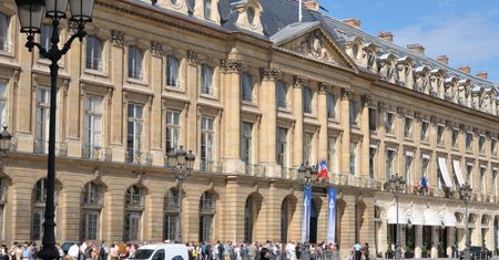 Praca we Francji. Ministerstwo zatrudniło ponad 40 tysięcy nierejestrowanych pracowników