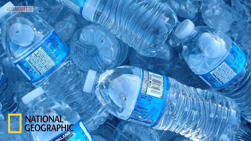 Dlaczego nie warto kupować wody w butelkach? (WIDEO)