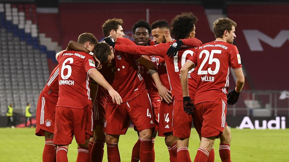 Zdjęcie okładkowe artykułu: Getty Images / Lukas Barth-Tuttas - Pool / Na zdjęciu: piłkarze Bayernu Monachium